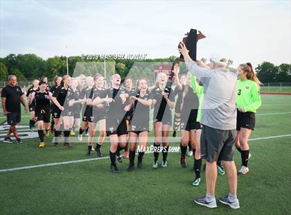 Thumbnail 2 in Adams vs. Troy (MHSAA D1 Regional Final) photogallery.