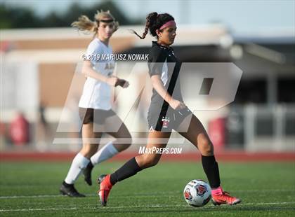 Thumbnail 3 in Adams vs. Troy (MHSAA D1 Regional Final) photogallery.