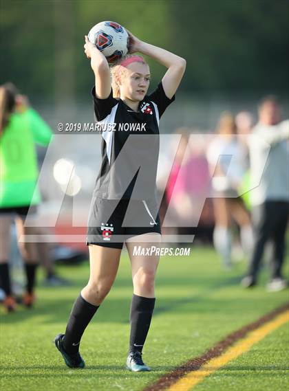 Thumbnail 2 in Adams vs. Troy (MHSAA D1 Regional Final) photogallery.