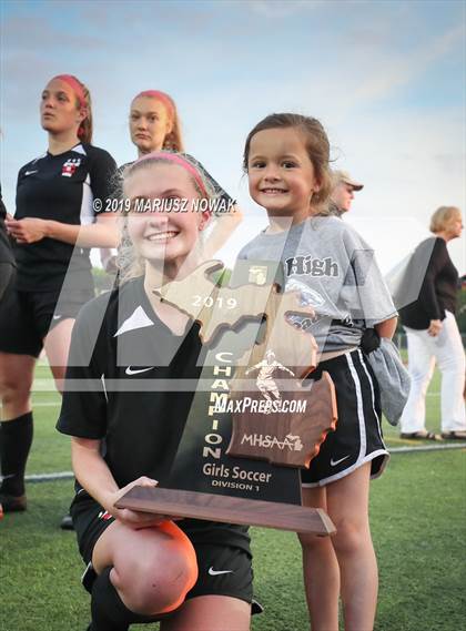 Thumbnail 3 in Adams vs. Troy (MHSAA D1 Regional Final) photogallery.