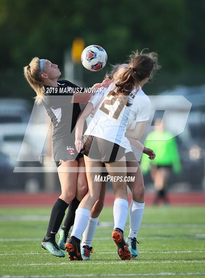 Thumbnail 2 in Adams vs. Troy (MHSAA D1 Regional Final) photogallery.