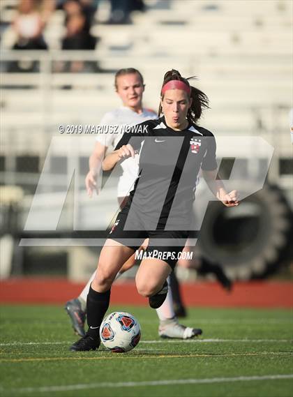 Thumbnail 2 in Adams vs. Troy (MHSAA D1 Regional Final) photogallery.