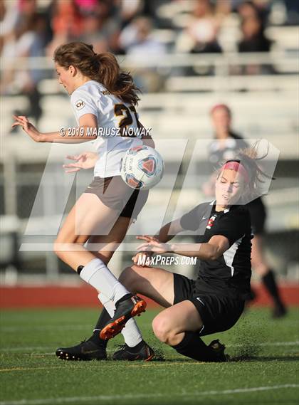 Thumbnail 3 in Adams vs. Troy (MHSAA D1 Regional Final) photogallery.