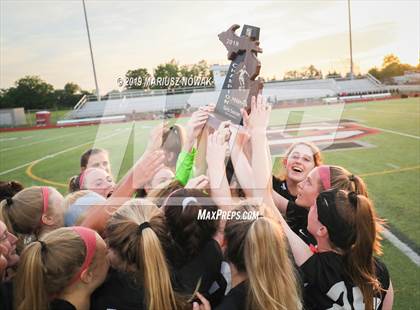Thumbnail 3 in Adams vs. Troy (MHSAA D1 Regional Final) photogallery.