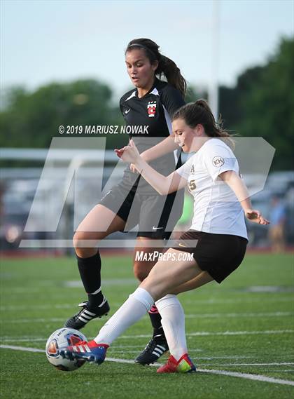 Thumbnail 2 in Adams vs. Troy (MHSAA D1 Regional Final) photogallery.