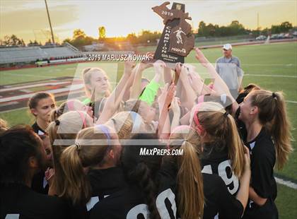 Thumbnail 1 in Adams vs. Troy (MHSAA D1 Regional Final) photogallery.