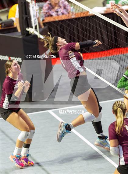 Thumbnail 2 in Williamstown vs. Charleston Catholic (WVSSAC Class AA Quarterfinal) photogallery.