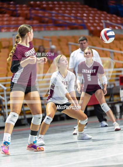 Thumbnail 2 in Williamstown vs. Charleston Catholic (WVSSAC Class AA Quarterfinal) photogallery.