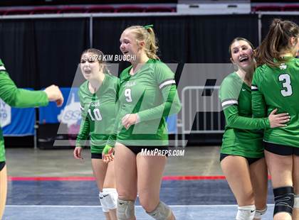 Thumbnail 1 in Williamstown vs. Charleston Catholic (WVSSAC Class AA Quarterfinal) photogallery.
