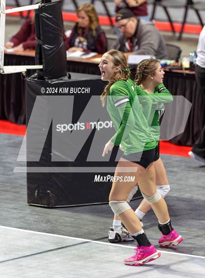 Thumbnail 3 in Williamstown vs. Charleston Catholic (WVSSAC Class AA Quarterfinal) photogallery.