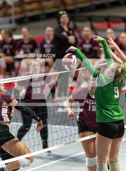 Thumbnail 2 in Williamstown vs. Charleston Catholic (WVSSAC Class AA Quarterfinal) photogallery.