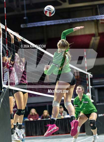 Thumbnail 2 in Williamstown vs. Charleston Catholic (WVSSAC Class AA Quarterfinal) photogallery.