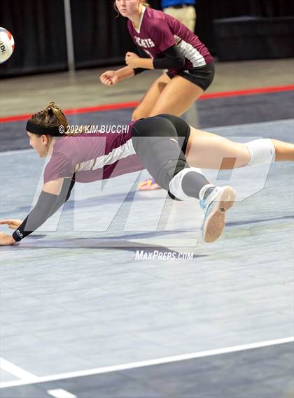 Thumbnail 2 in Williamstown vs. Charleston Catholic (WVSSAC Class AA Quarterfinal) photogallery.