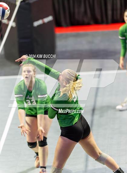 Thumbnail 2 in Williamstown vs. Charleston Catholic (WVSSAC Class AA Quarterfinal) photogallery.