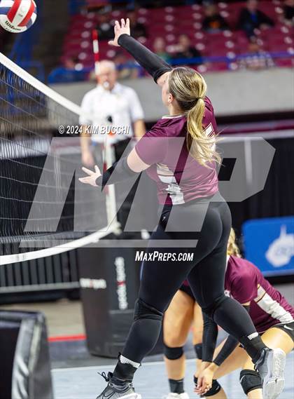 Thumbnail 1 in Williamstown vs. Charleston Catholic (WVSSAC Class AA Quarterfinal) photogallery.