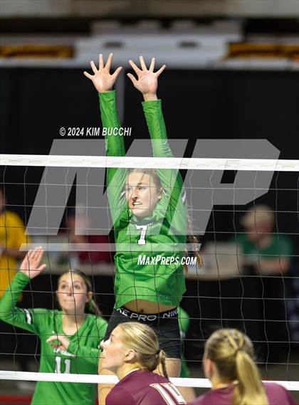 Thumbnail 2 in Williamstown vs. Charleston Catholic (WVSSAC Class AA Quarterfinal) photogallery.
