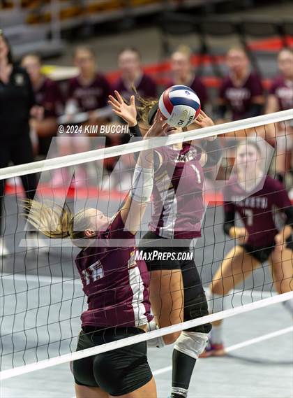 Thumbnail 2 in Williamstown vs. Charleston Catholic (WVSSAC Class AA Quarterfinal) photogallery.