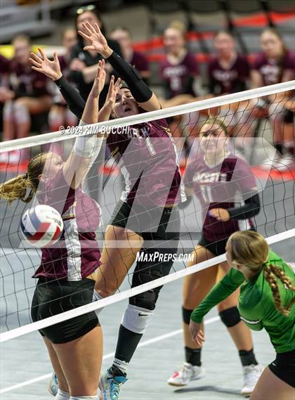 Thumbnail 2 in Williamstown vs. Charleston Catholic (WVSSAC Class AA Quarterfinal) photogallery.