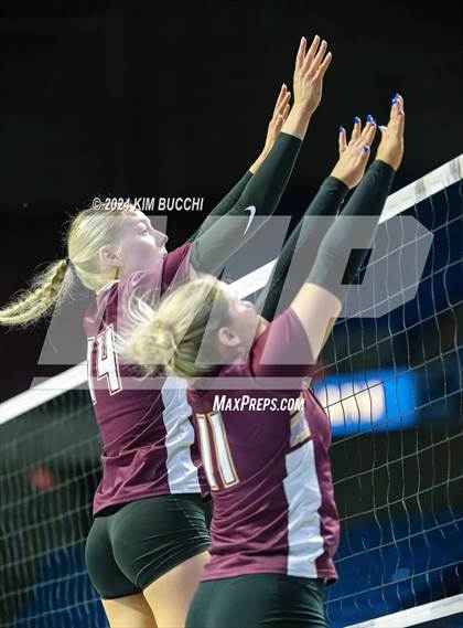 Thumbnail 1 in Williamstown vs. Charleston Catholic (WVSSAC Class AA Quarterfinal) photogallery.