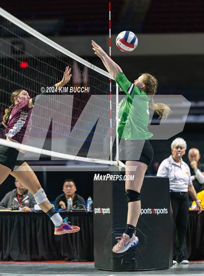 Thumbnail 3 in Williamstown vs. Charleston Catholic (WVSSAC Class AA Quarterfinal) photogallery.
