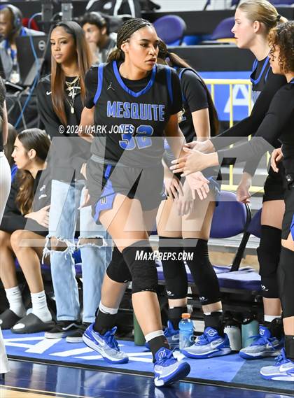 Thumbnail 1 in Salpointe Catholic vs. Mesquite (AIA 4A Final) photogallery.