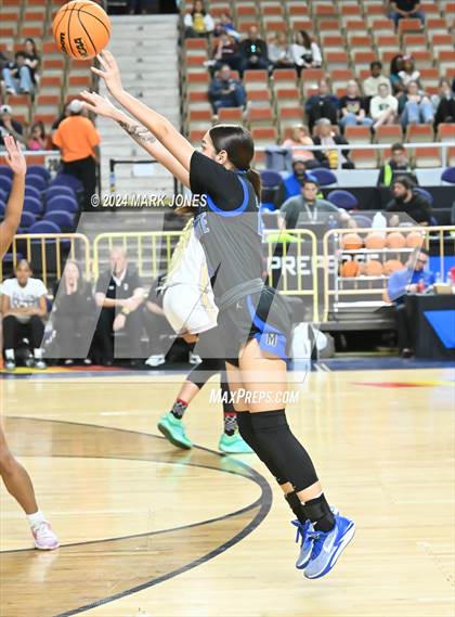 Thumbnail 1 in Salpointe Catholic vs. Mesquite (AIA 4A Final) photogallery.