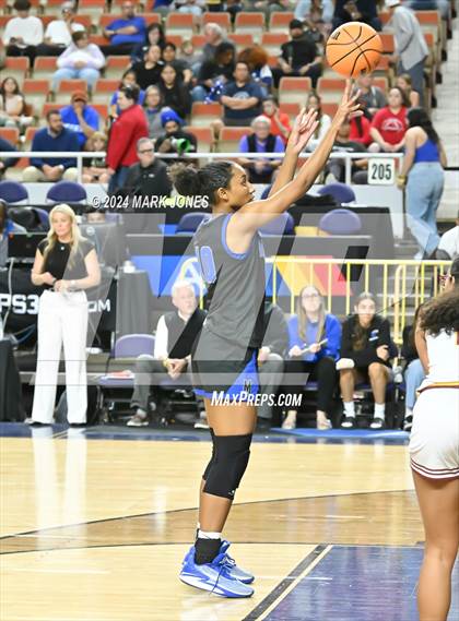 Thumbnail 1 in Salpointe Catholic vs. Mesquite (AIA 4A Final) photogallery.