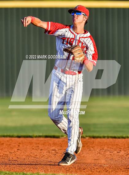 Thumbnail 3 in Katy vs Strake Jesuit - game 2 (UIL Region III-6A Regional SemiFinal)  photogallery.