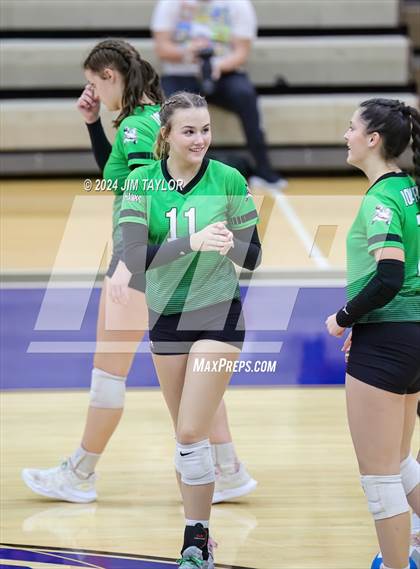 Thumbnail 1 in Iowa Park vs Comanche (UIL 3A  Bi-district) photogallery.
