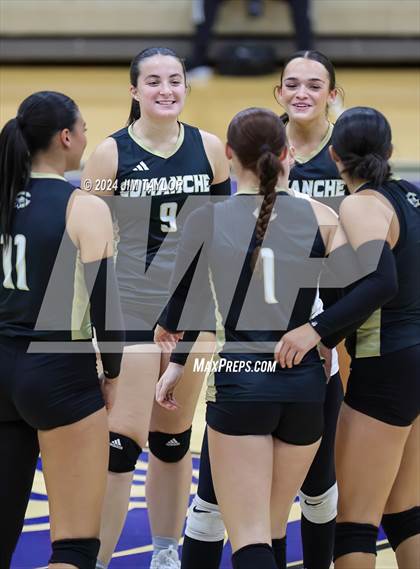 Thumbnail 2 in Iowa Park vs Comanche (UIL 3A  Bi-district) photogallery.