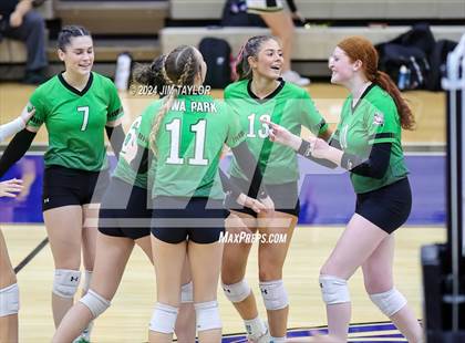Thumbnail 3 in Iowa Park vs Comanche (UIL 3A  Bi-district) photogallery.