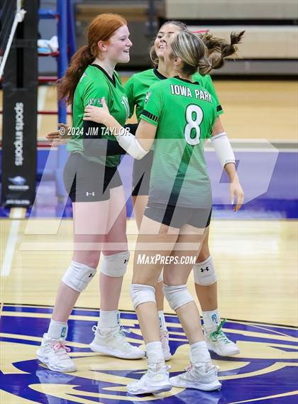 Thumbnail 2 in Iowa Park vs Comanche (UIL 3A  Bi-district) photogallery.