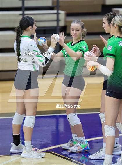 Thumbnail 1 in Iowa Park vs Comanche (UIL 3A  Bi-district) photogallery.