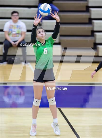 Thumbnail 3 in Iowa Park vs Comanche (UIL 3A  Bi-district) photogallery.