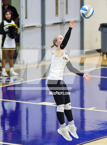 Thumbnail 1 in Iowa Park vs Comanche (UIL 3A  Bi-district) photogallery.