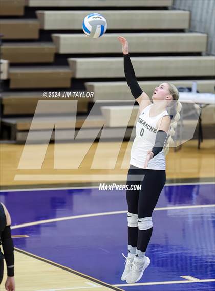 Thumbnail 2 in Iowa Park vs Comanche (UIL 3A  Bi-district) photogallery.