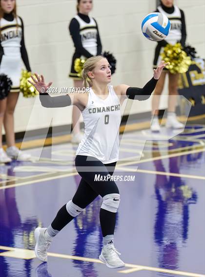 Thumbnail 2 in Iowa Park vs Comanche (UIL 3A  Bi-district) photogallery.
