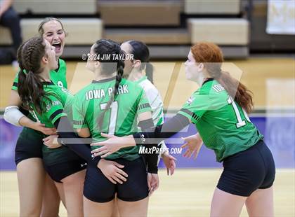 Thumbnail 2 in Iowa Park vs Comanche (UIL 3A  Bi-district) photogallery.