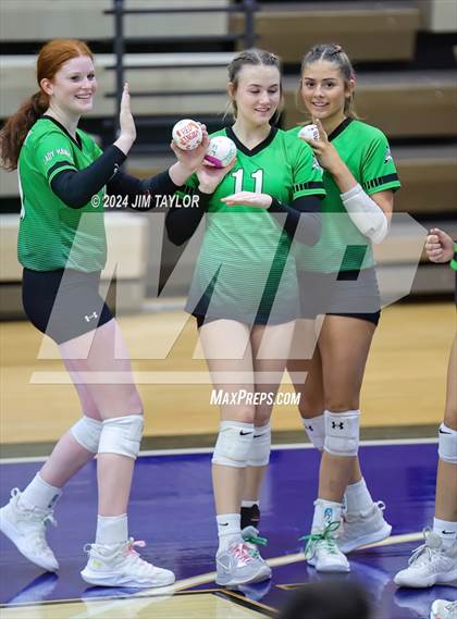 Thumbnail 3 in Iowa Park vs Comanche (UIL 3A  Bi-district) photogallery.