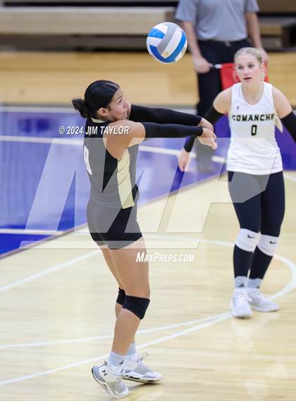Thumbnail 2 in Iowa Park vs Comanche (UIL 3A  Bi-district) photogallery.