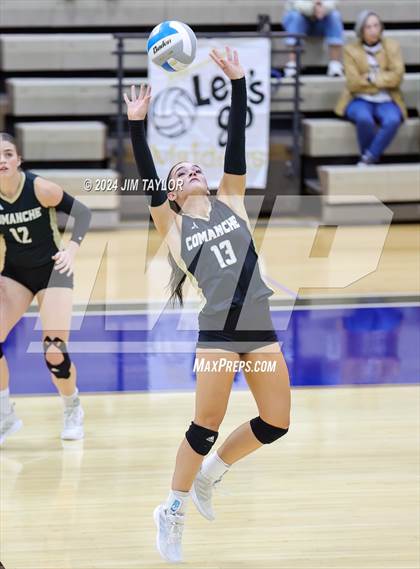 Thumbnail 2 in Iowa Park vs Comanche (UIL 3A  Bi-district) photogallery.