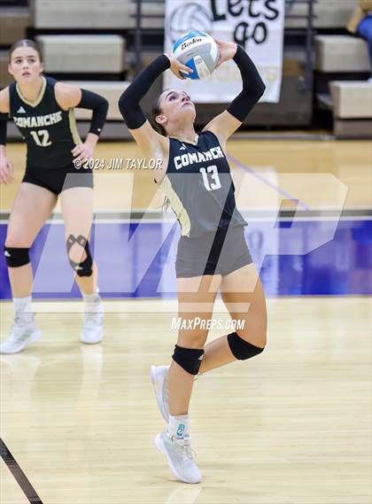 Thumbnail 1 in Iowa Park vs Comanche (UIL 3A  Bi-district) photogallery.