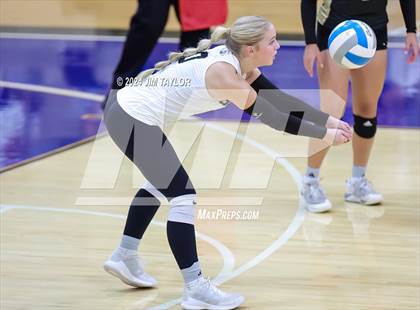 Thumbnail 3 in Iowa Park vs Comanche (UIL 3A  Bi-district) photogallery.