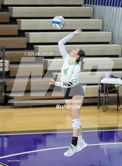 Thumbnail 1 in Iowa Park vs Comanche (UIL 3A  Bi-district) photogallery.