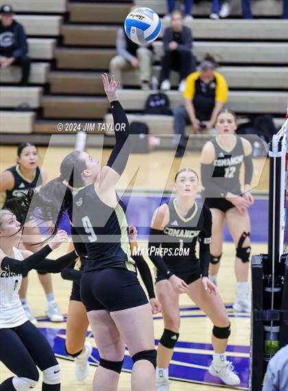 Thumbnail 1 in Iowa Park vs Comanche (UIL 3A  Bi-district) photogallery.