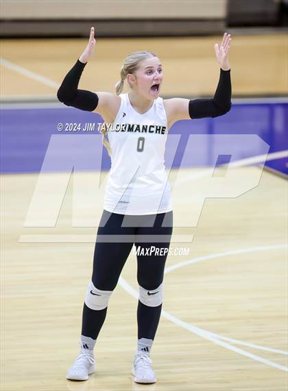 Thumbnail 3 in Iowa Park vs Comanche (UIL 3A  Bi-district) photogallery.