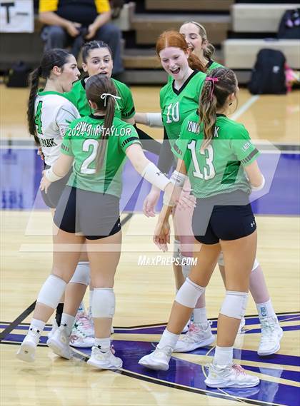 Thumbnail 1 in Iowa Park vs Comanche (UIL 3A  Bi-district) photogallery.