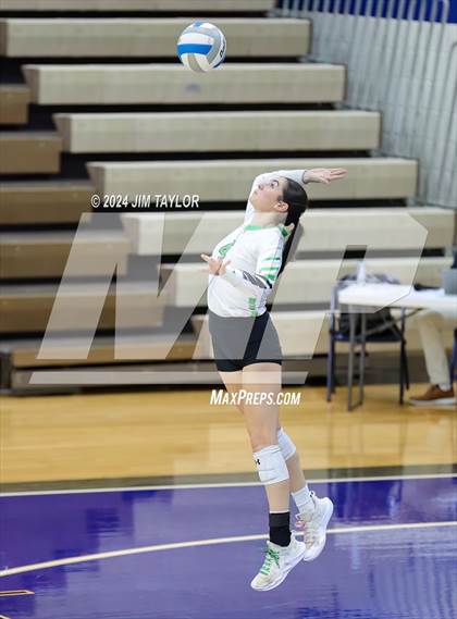 Thumbnail 3 in Iowa Park vs Comanche (UIL 3A  Bi-district) photogallery.