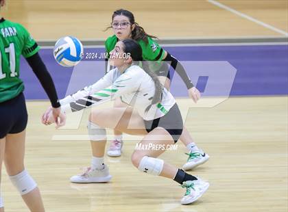 Thumbnail 1 in Iowa Park vs Comanche (UIL 3A  Bi-district) photogallery.