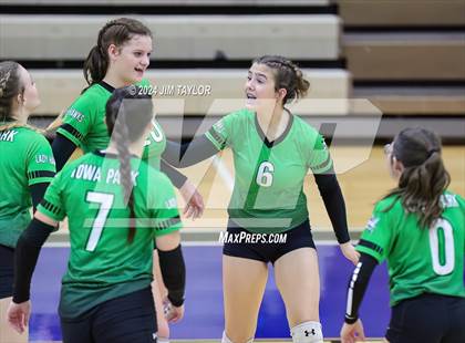 Thumbnail 3 in Iowa Park vs Comanche (UIL 3A  Bi-district) photogallery.
